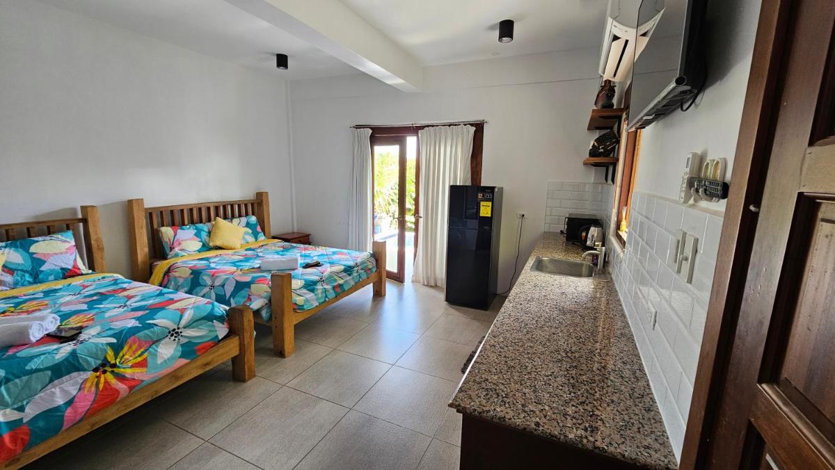 1 bedroom ensuite with mini infinity pool - Housity