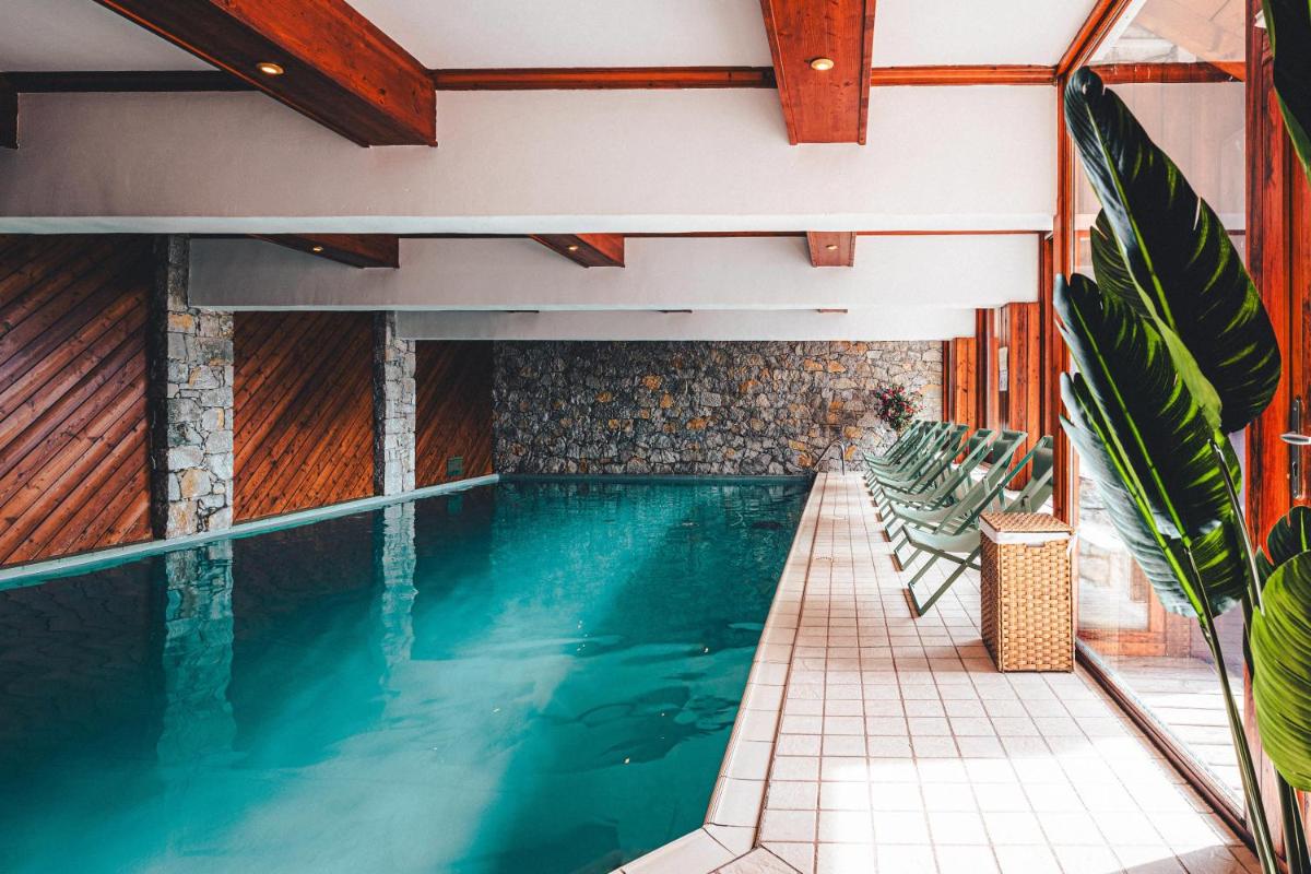 Piscine de l'établissement Hotel Mont Vallon ou située à proximité
