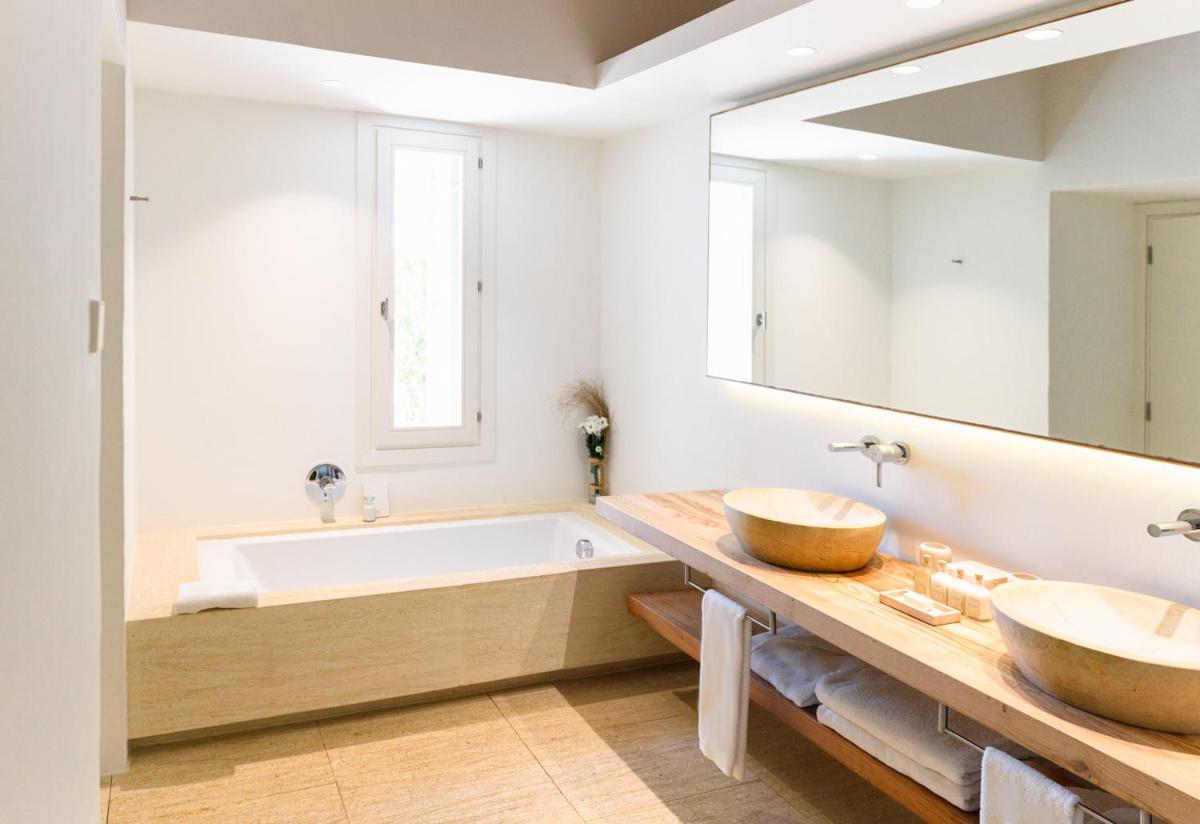 Un baño de Torralbenc, a Small Luxury Hotel of the World