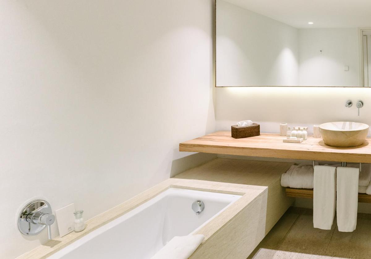 Un baño de Torralbenc, a Small Luxury Hotel of the World