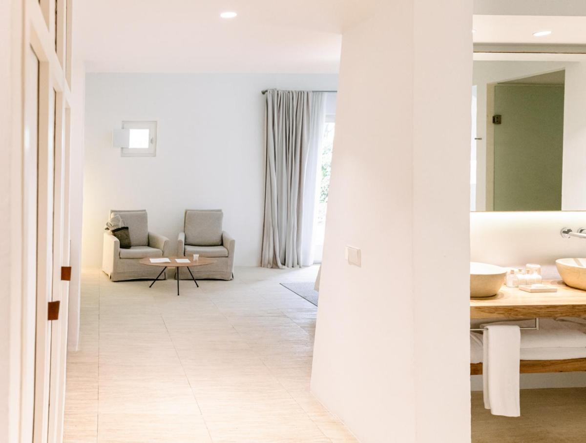 Cama o camas de una habitación en Torralbenc, a Small Luxury Hotel of the World