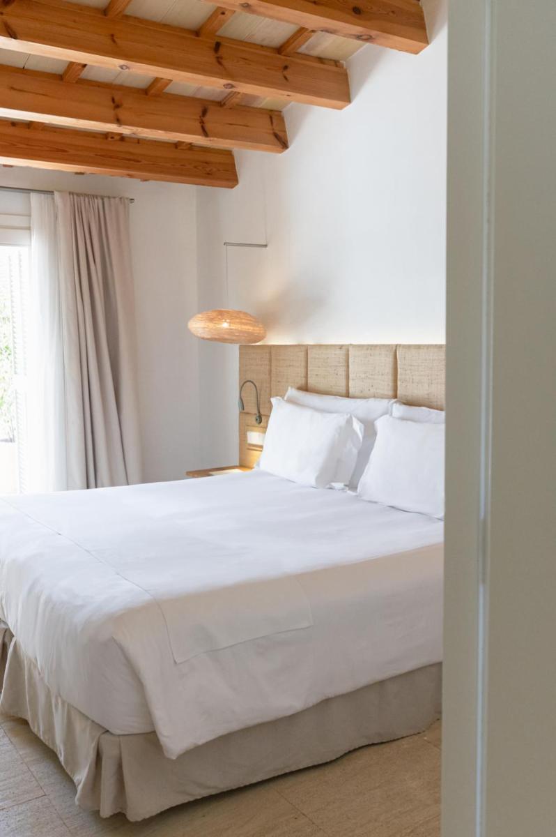 Cama o camas de una habitación en Torralbenc, a Small Luxury Hotel of the World