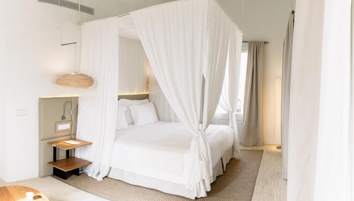 Cama o camas de una habitación en Torralbenc, a Small Luxury Hotel of the World