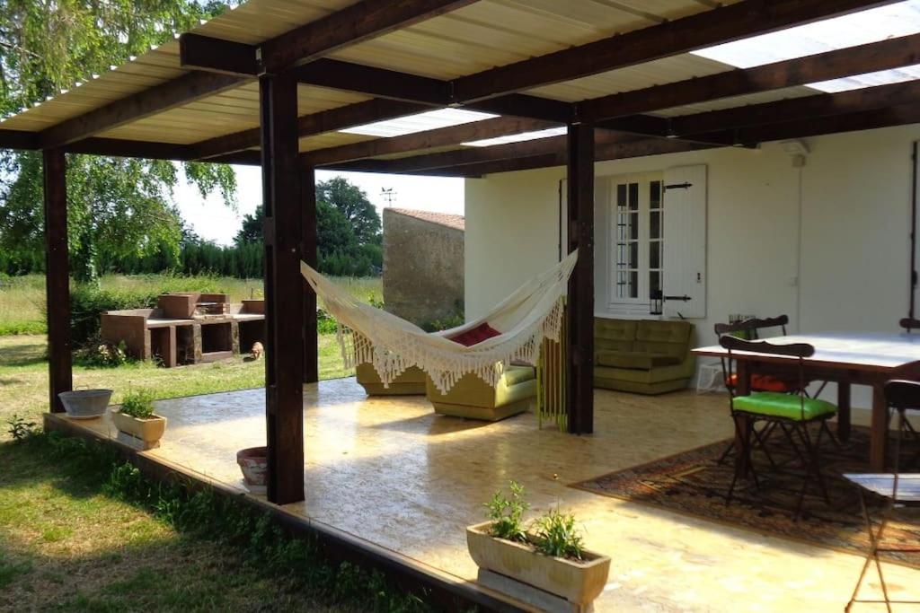 Maison indépendante sur grand terrain clos - Housity