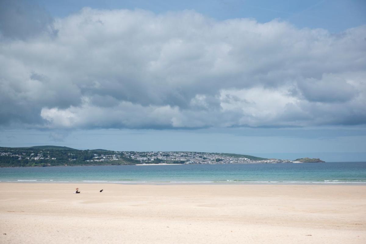 St Ives Bay - Housity