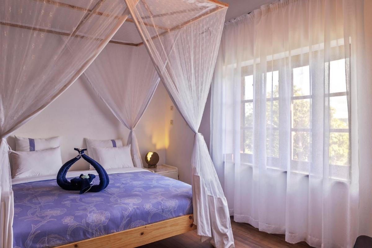 MANGA BLUE'S GUEST HOUSE - Housity