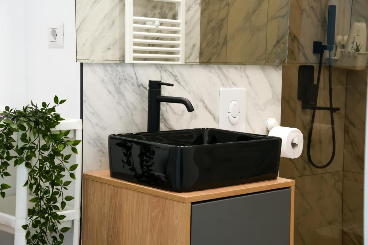 Sara - Stylish Apt with Balcony near Piata Obor - Housity