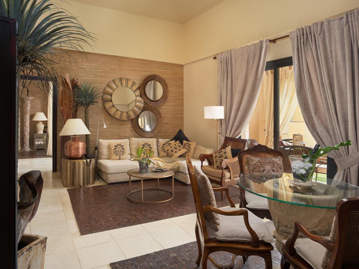 Zona de estar de Royal Garden Villas, Luxury Hotel