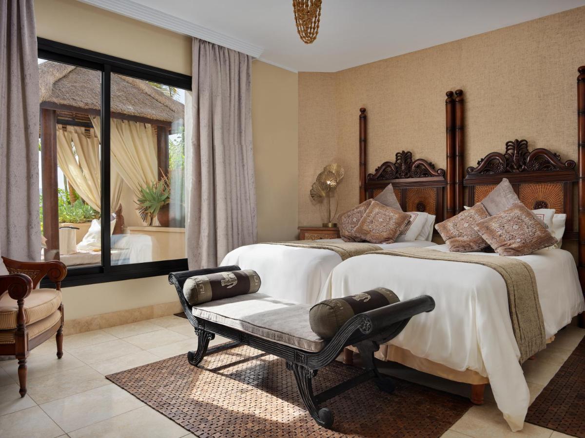 Cama o camas de una habitación en Royal Garden Villas, Luxury Hotel