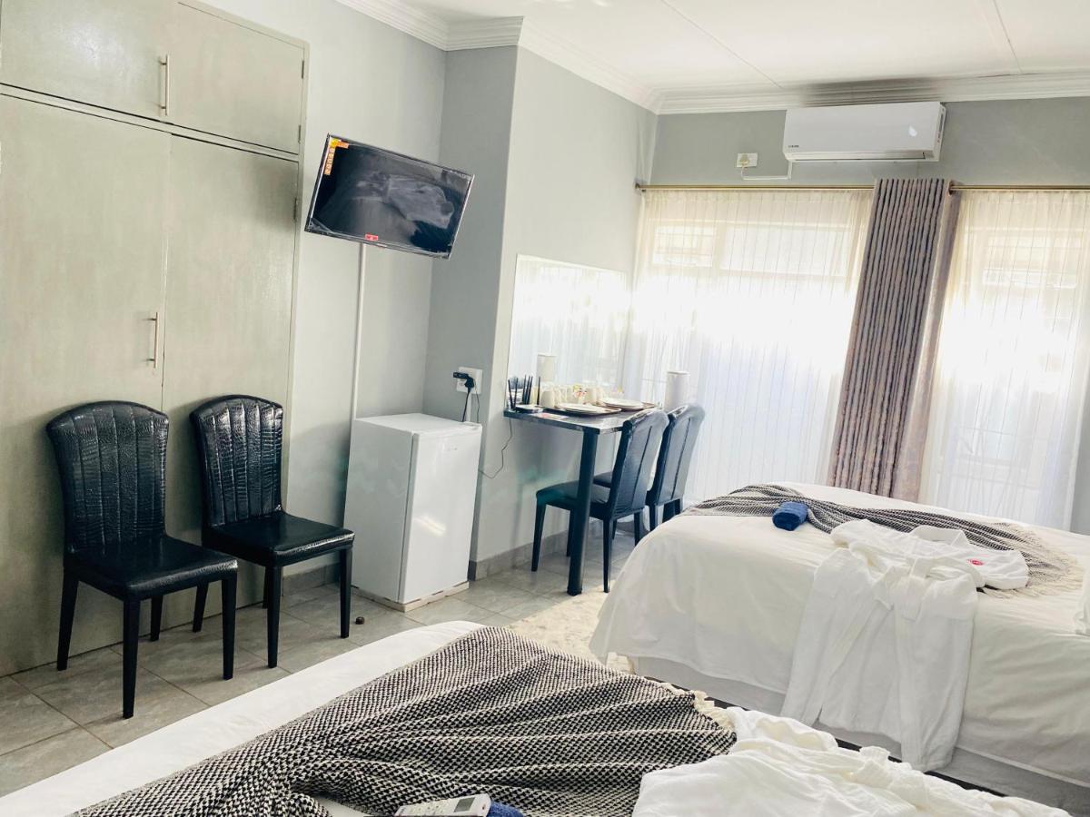 President Guest Lodge - Housity