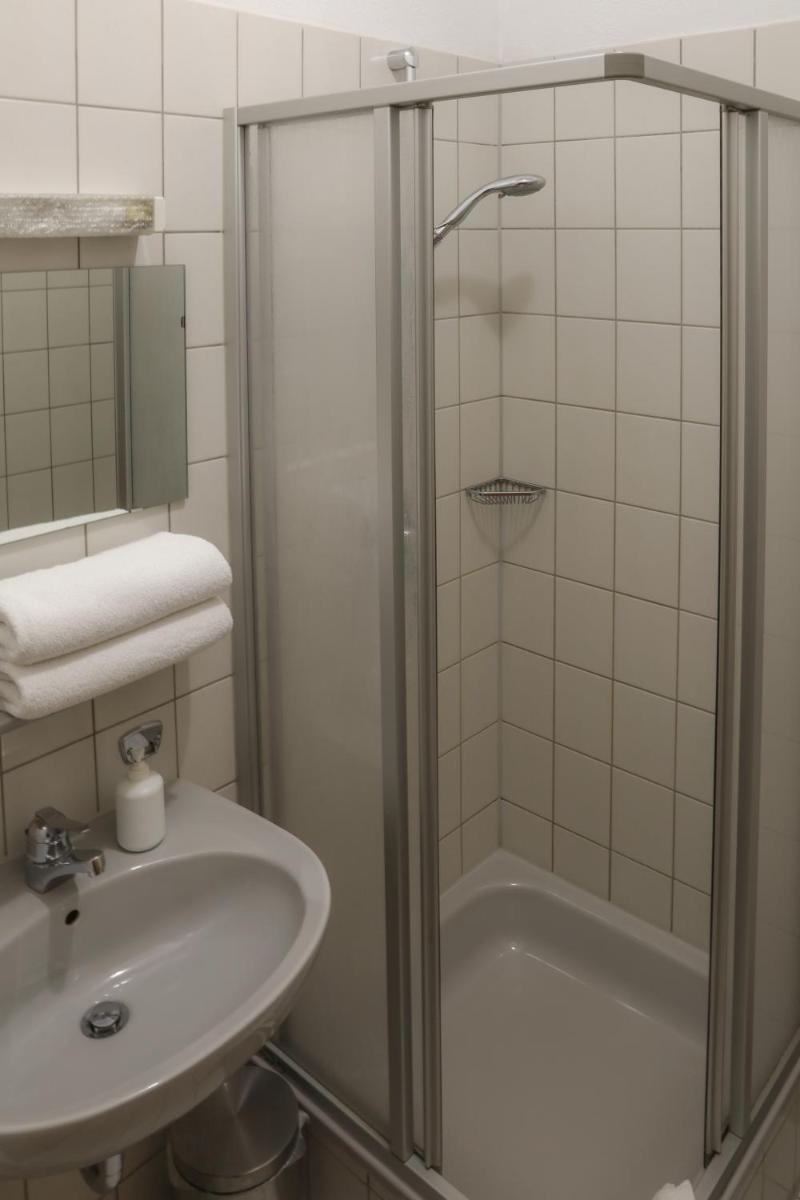 Hotel Adler - Housity