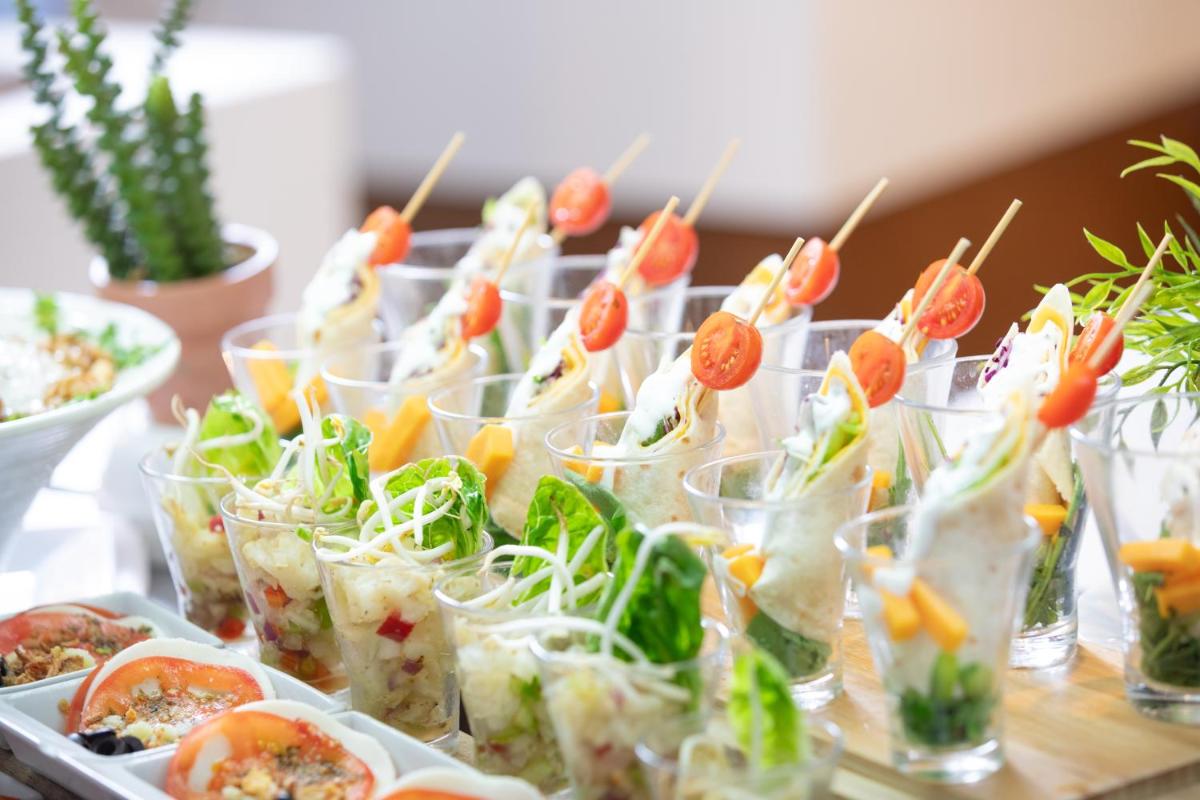 Comida en o cerca de este hotel