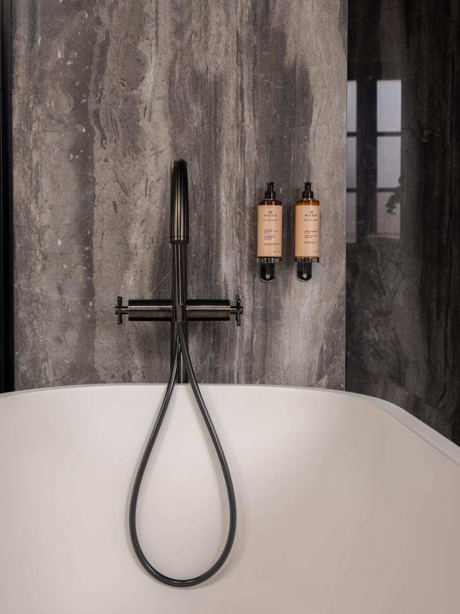 Salle de bains dans l'établissement Balthazar Hotel & Spa Rennes - MGallery Collection