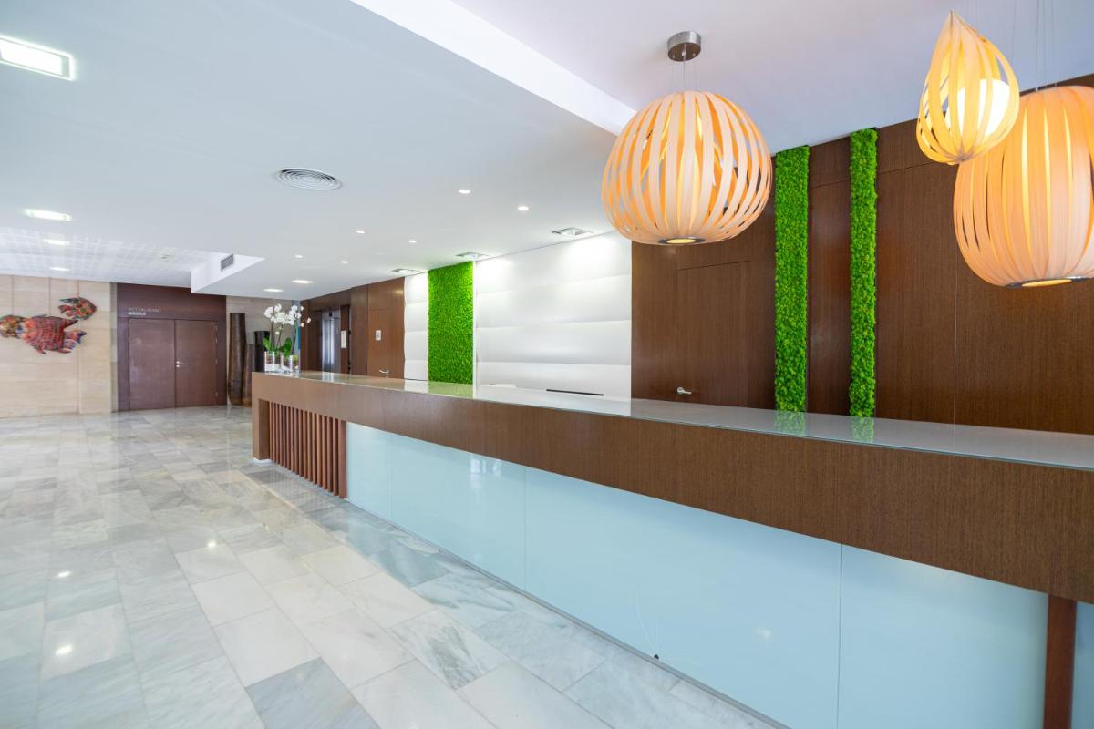 El vestíbulo o zona de recepción de JS Sol de Alcudia