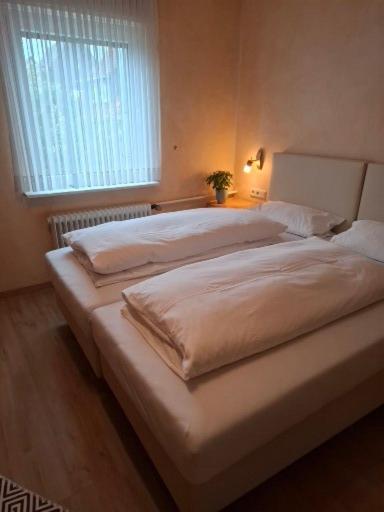 Hotel Schwarze - Housity