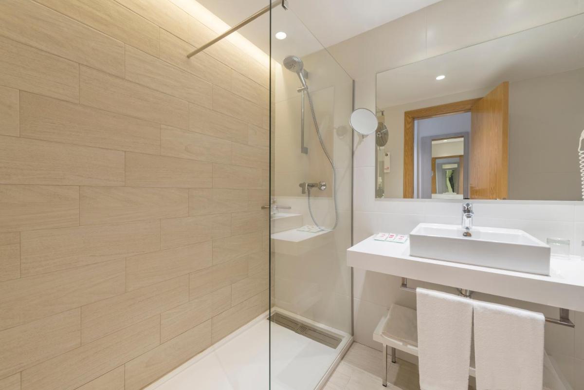 Un baño de JS Sol de Alcudia