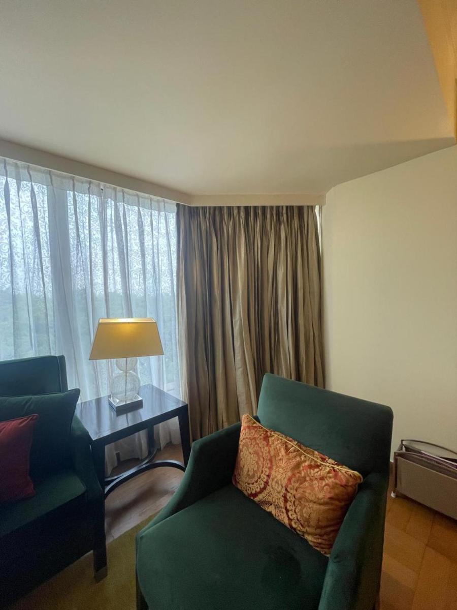 a living room with a green couch and a table at ITC Maurya, a Luxury Collection Hotel, New Delhi in New Delhi a living room with a green couch and a table at ITC Maurya, a Luxury Collection Hotel, New Delhi in New Delhi