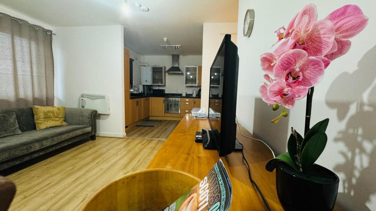 FABULOUS 1BED 1BATH Ground Floor Shared ACCOMMODATION ,Only Double Room - Housity