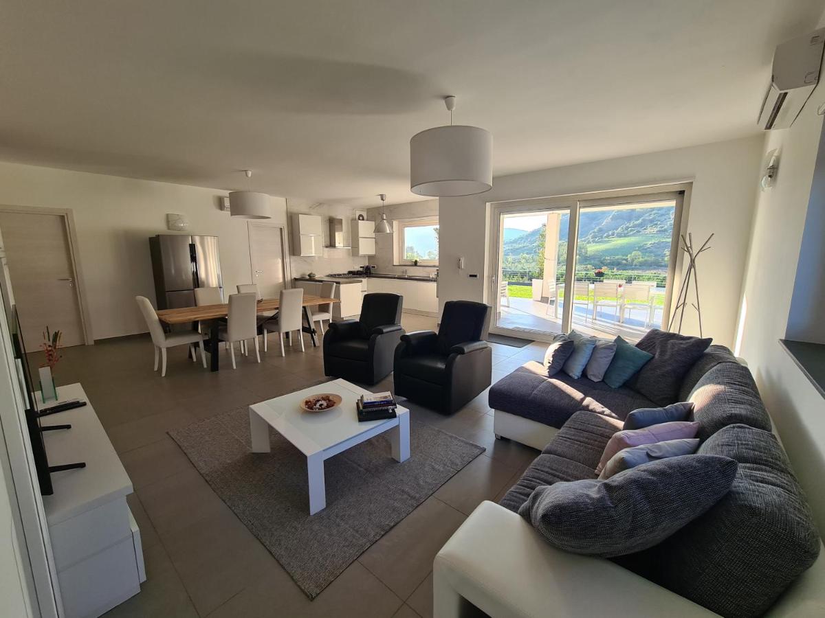 Villa con piscina - Housity