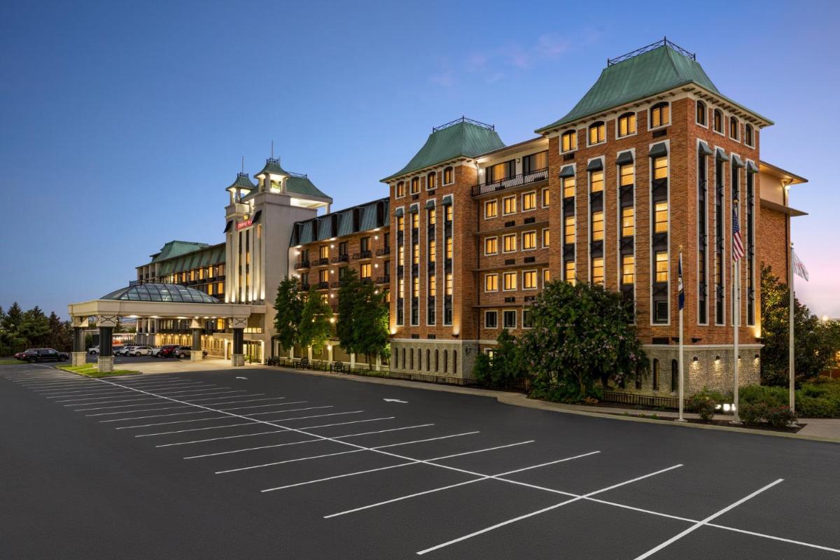 Crowne Plaza Louisville Airport Expo Ctr, an IHG Hotel - Housity
