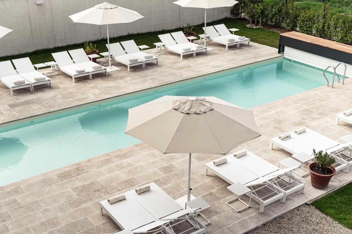 Piscine de l'établissement voco Beaune , Cité des Vins by IHG ou située à proximité