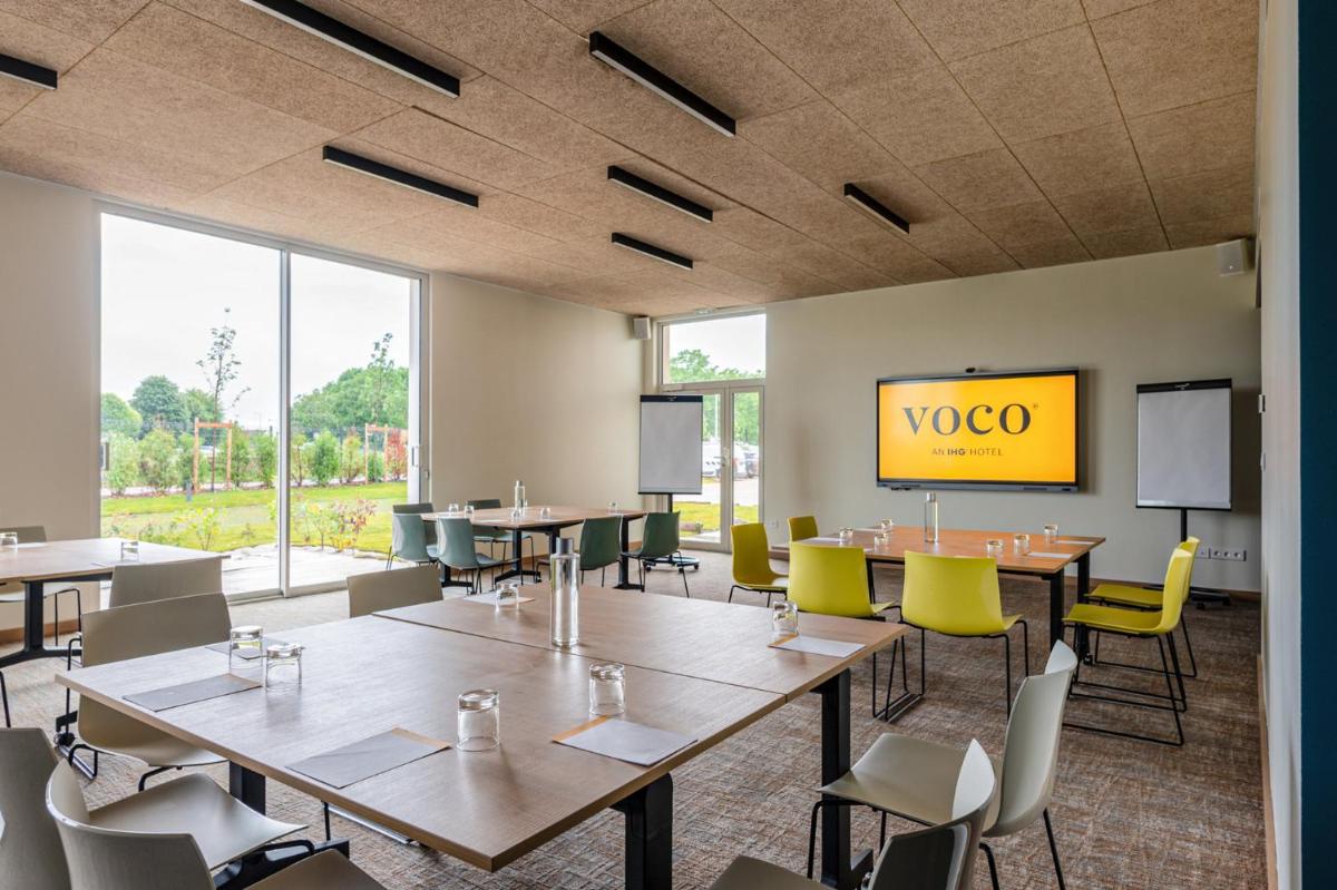 Télévision ou salle de divertissement dans l'établissement voco Beaune , Cité des Vins by IHG