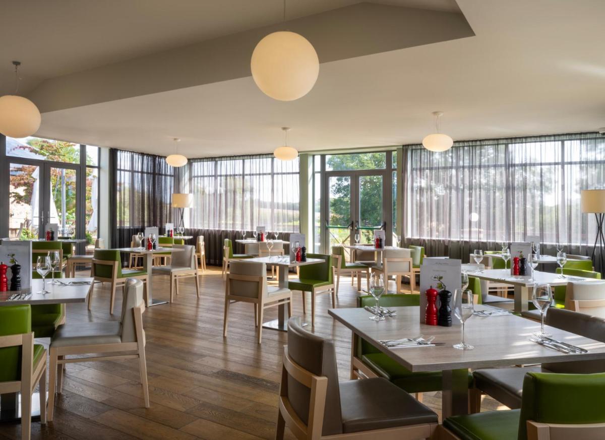 Holiday Inn Huntingdon Racecourse, an IHG Hotel - Housity