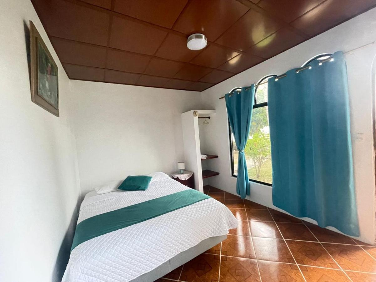 Hostal Muro De Las Lagrimas with high speed internet Starlink - Housity