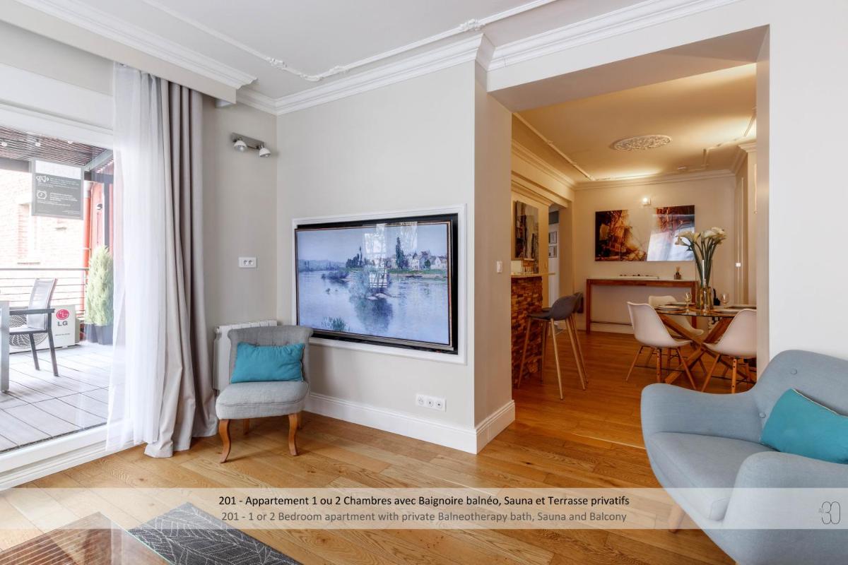 Télévision ou salle de divertissement dans l'établissement Au 30 Lille Centre Grand Palais
