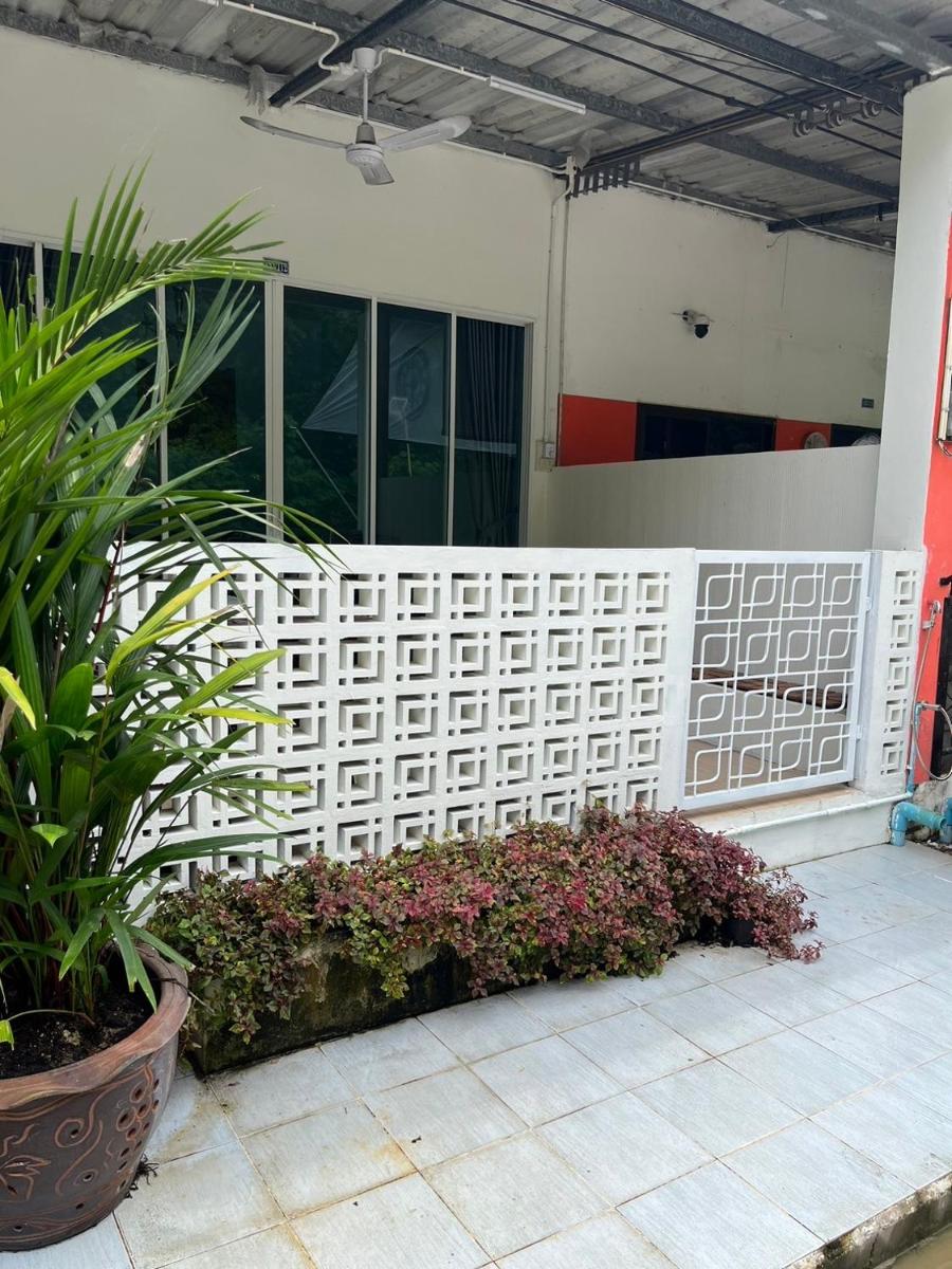Samed Your House Family Room - Housity