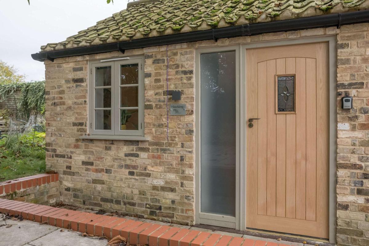King Deluxe Ensuite with Courtyard View - Hawking - Housity
