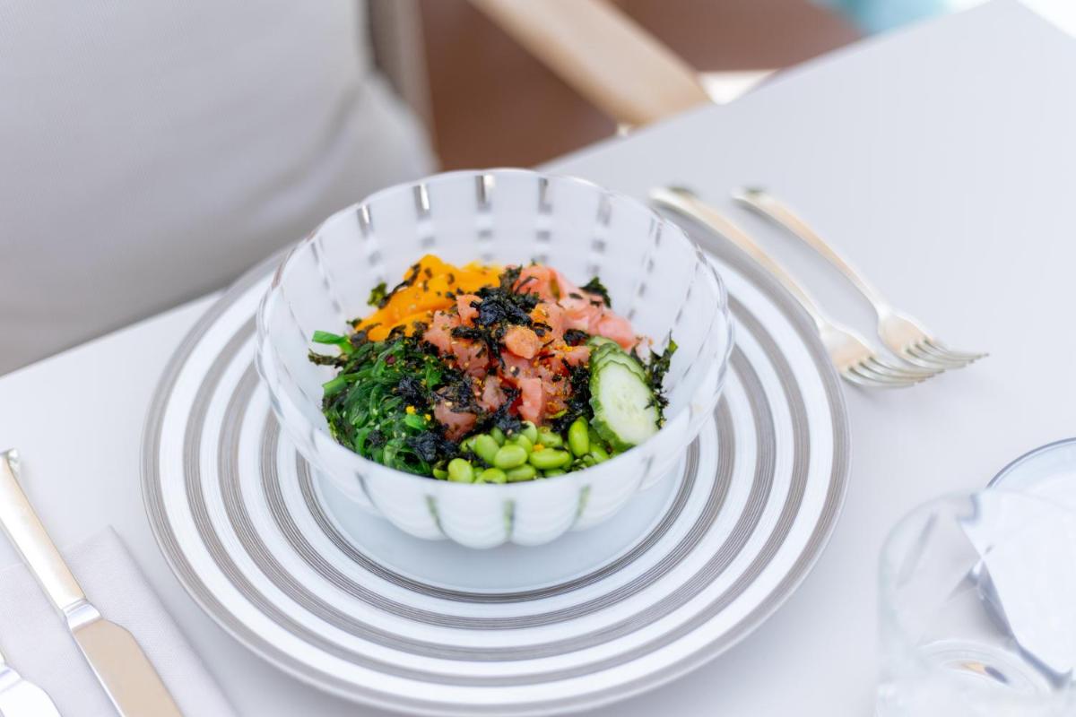 Comida en o cerca de este hotel