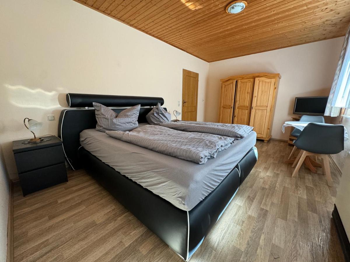 Zur goldenen Krone Pension Stadtallendorf - Housity