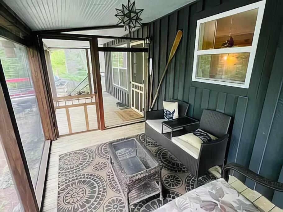 Cameron's Cottage at The Lake - Housity