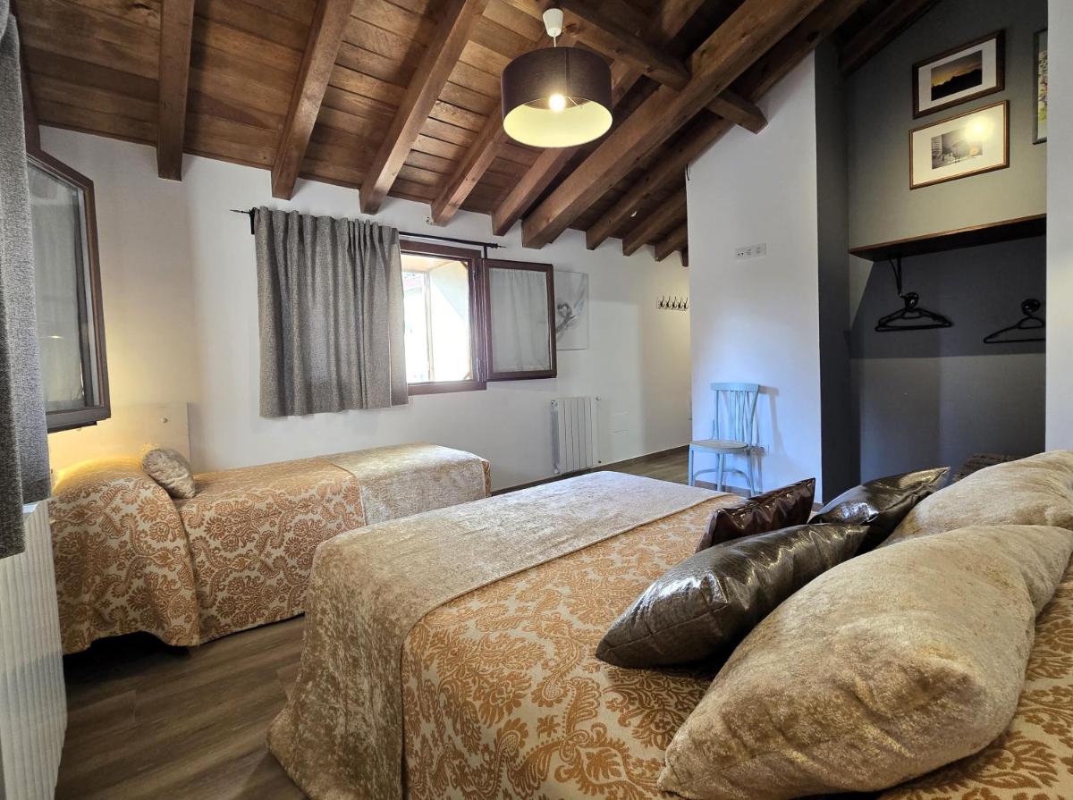 Casa rural y apartamento Entreacebedas I alojamientos con jardín PRIVADO, barbacoa y chimeneas - Housity