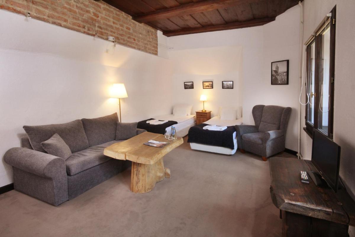 Zamek Reszel - Housity