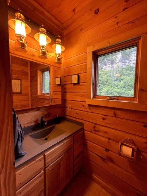 Highbridge River Cabin - Housity