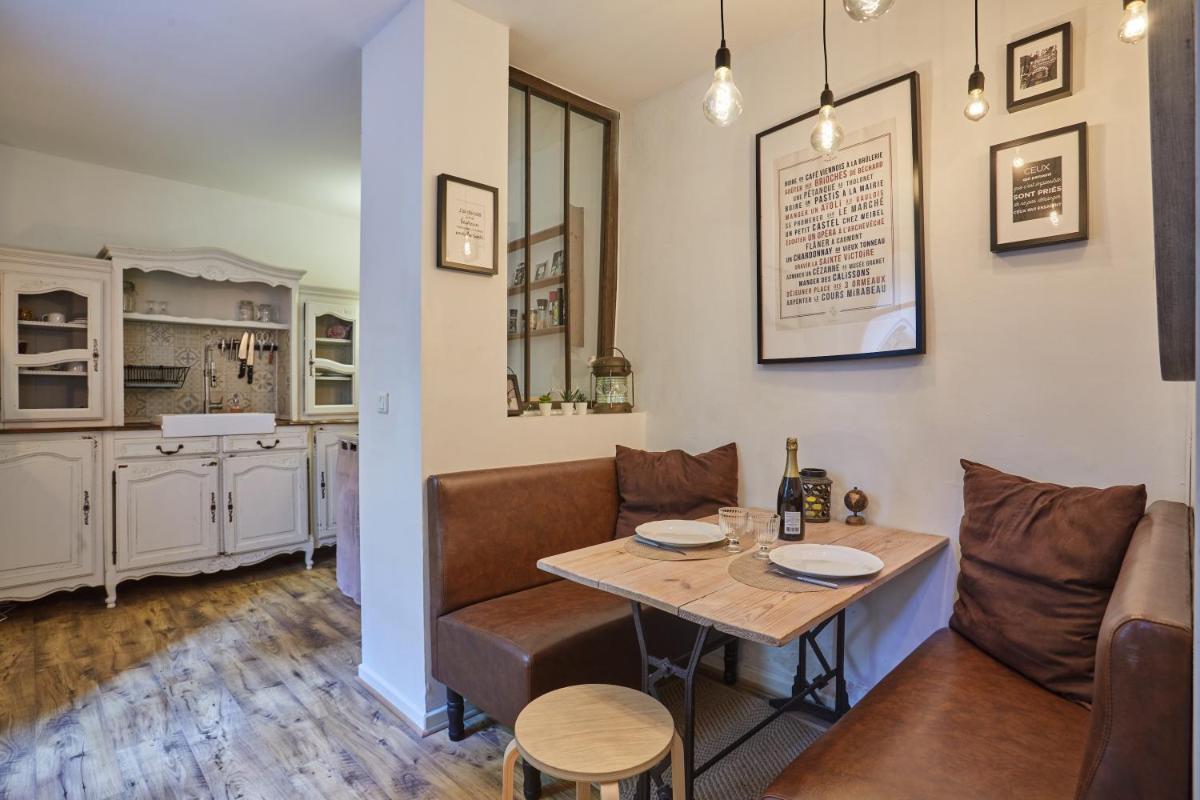 Appart Aix sauna jacuzzi balneo spa privatifs hyper centre historique cour intérieur - Housity