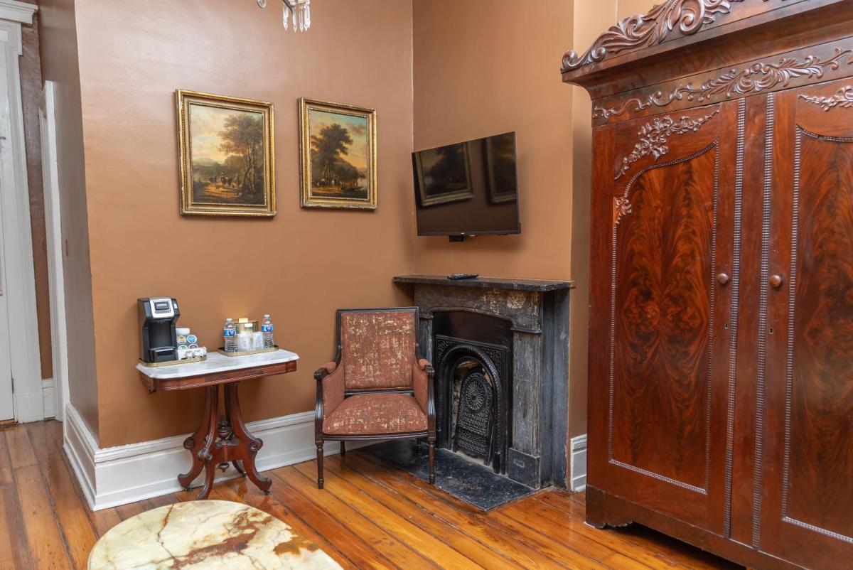Lamothe House Hotel a French Quarter Guest Houses Property - Housity