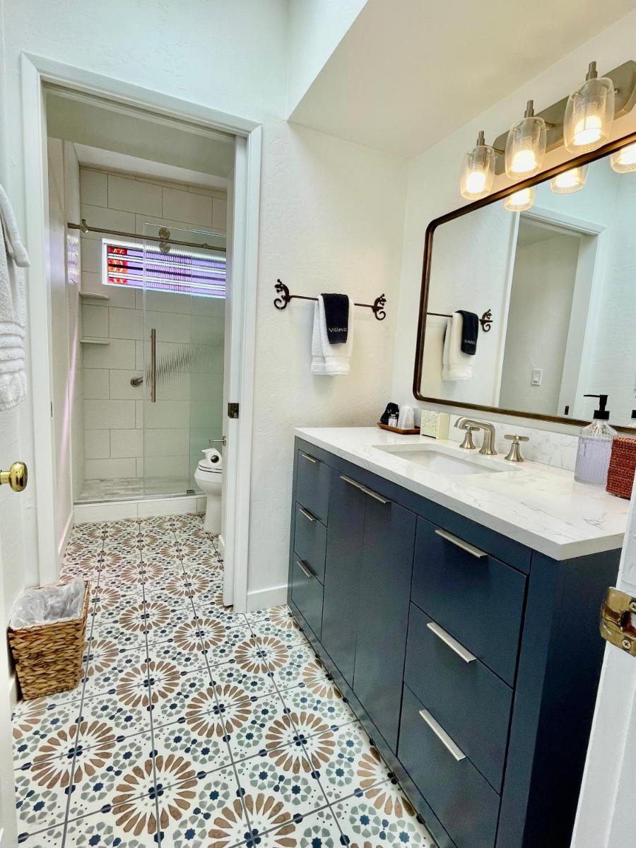 Adobe Rose Inn - Housity