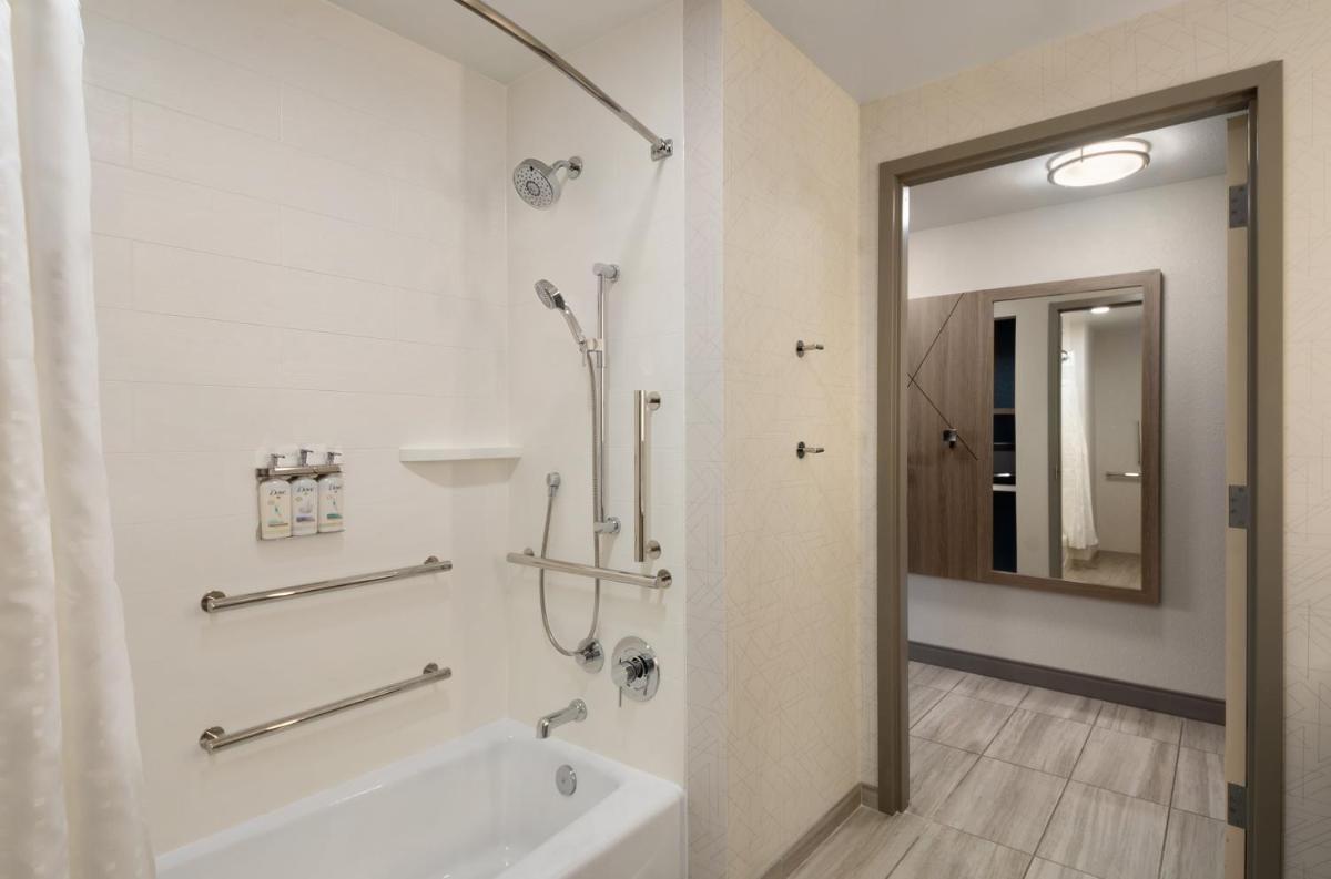 Holiday Inn Express Richmond by IHG - Housity