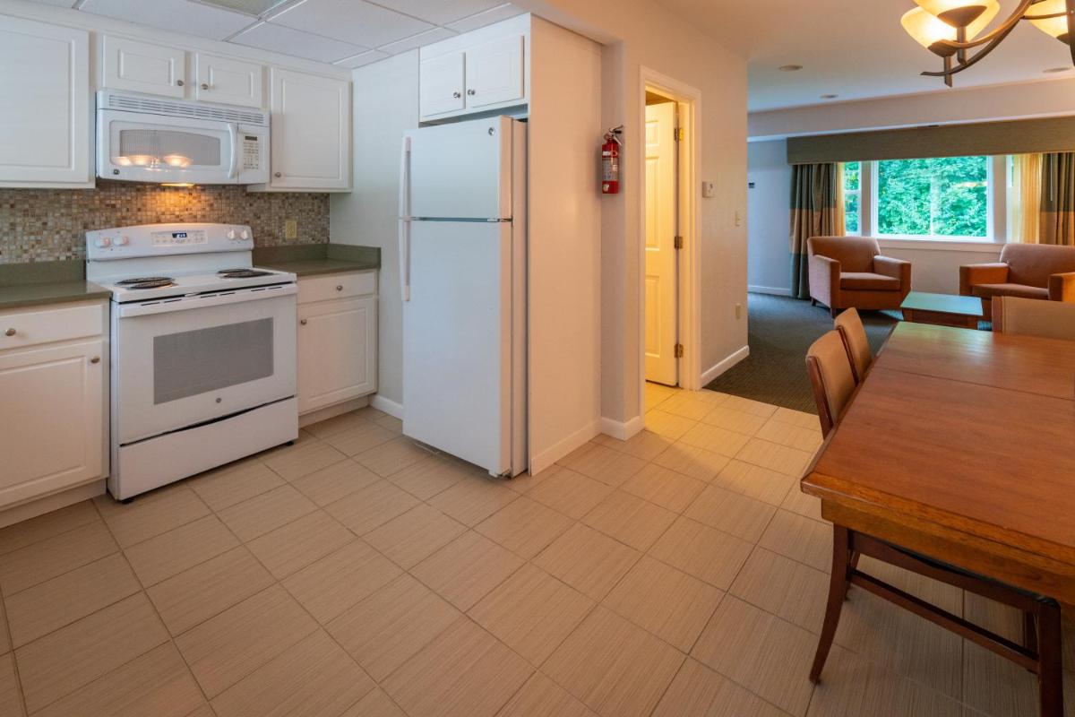 Red Jacket Mountain View Hotel - Housity