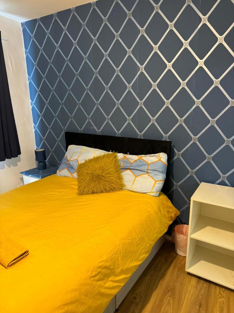 Gatwick Star Night Stay - Gatwick - Housity