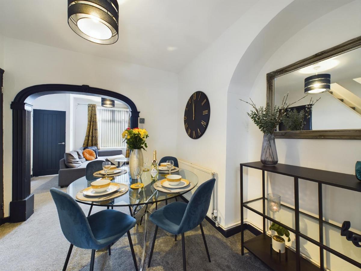 Charming Apartments - Cosy Retreat - short drive to city centre - Free parking - Housity