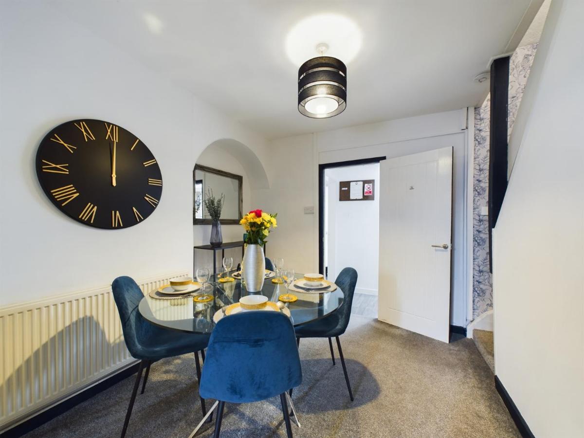 Charming Apartments - Cosy Retreat - short drive to city centre - Free parking - Housity