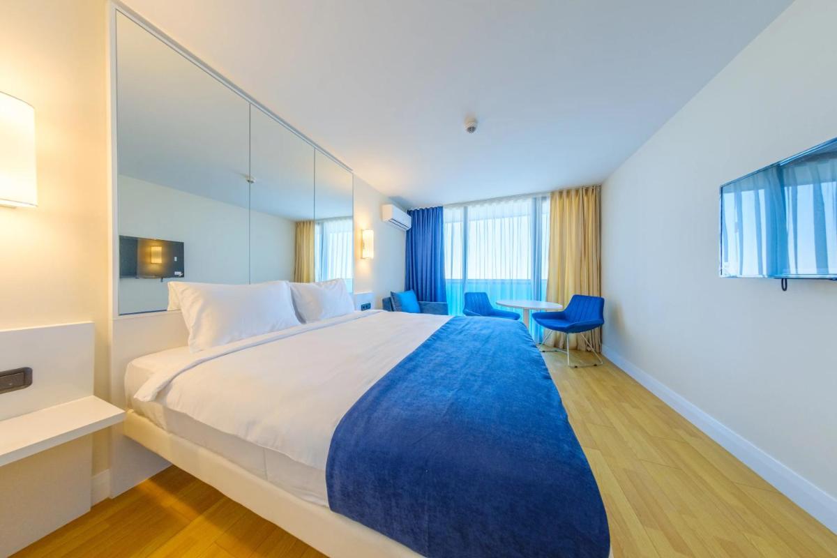 Panorama Seaview Batumi LUX Orbi City - Housity
