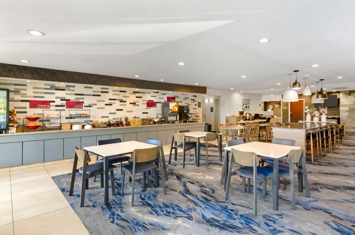 Best Western Plus Beckley Inn - Housity
