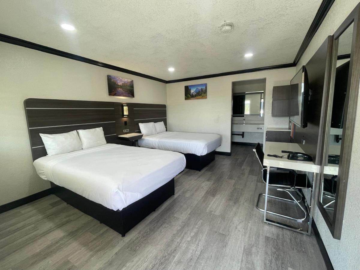 Escondido Lodge - Housity