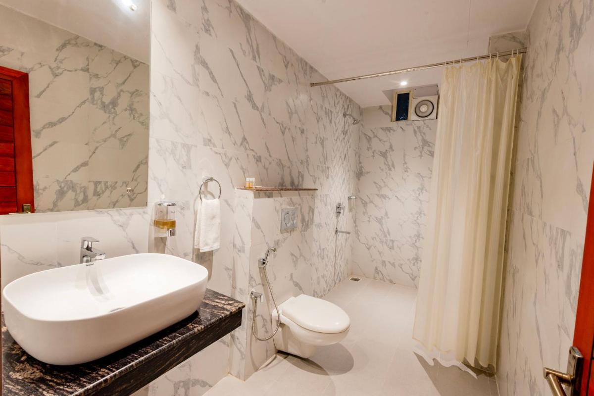 Hotel Serene Palace - Housity
