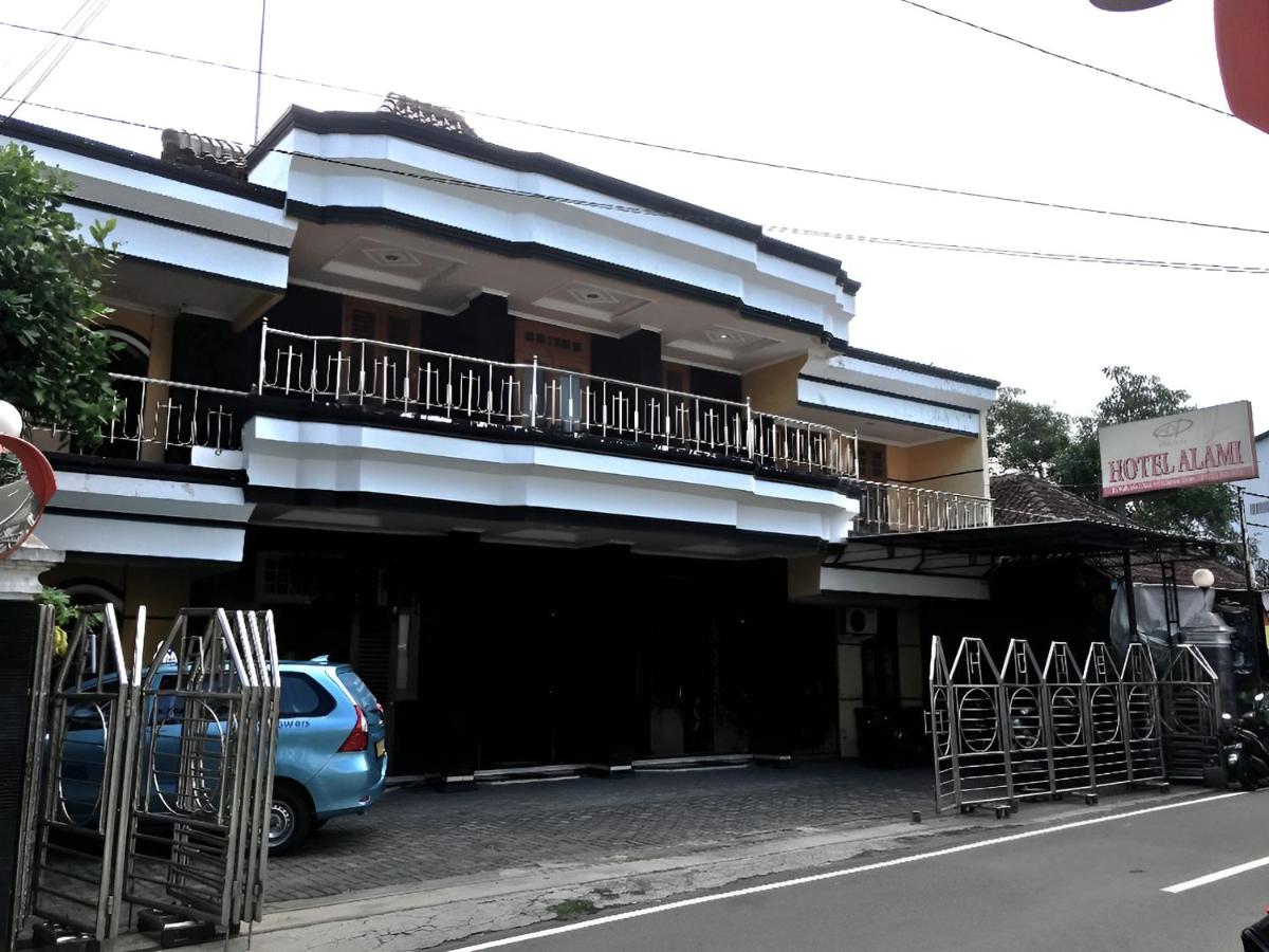 Hotel Alami near Alun-Alun Klaten - Housity